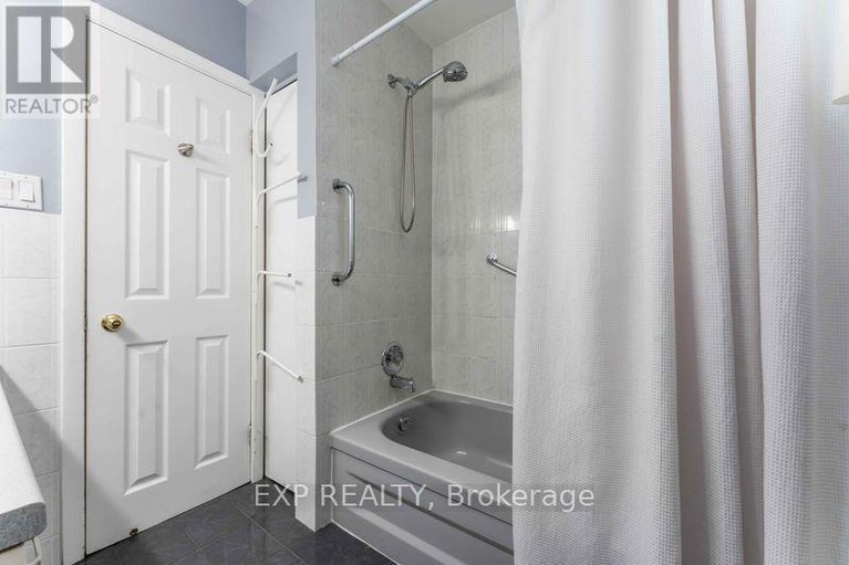 28608756/6-lyall-street/city-viewskylinefisher-heightsparkwood-hills/ottawa/ontario/K2E5G6_13