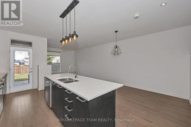 28811233/522-borbridge-avenue/riverside-southgloucester-glen/ottawa/ontario/K4M0H9_16
