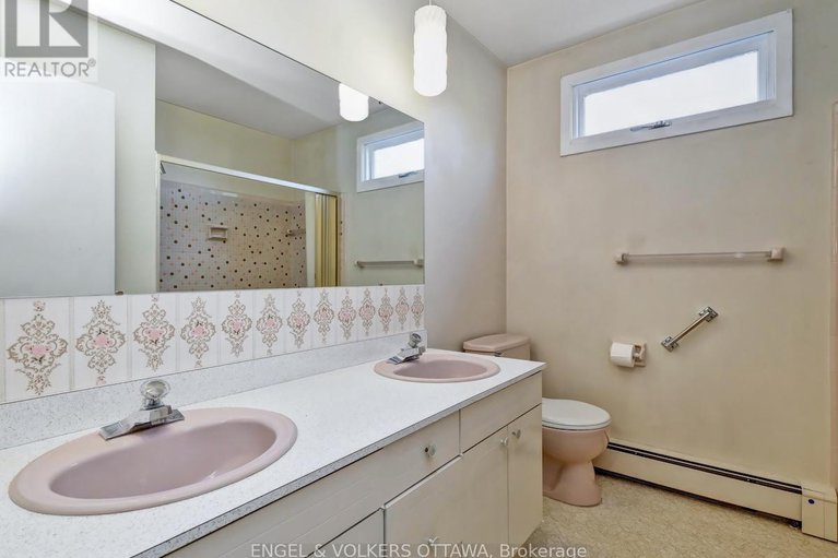 28544355/968-sadler-crescent/whitehaven/ottawa/ontario/K2B5H7_40