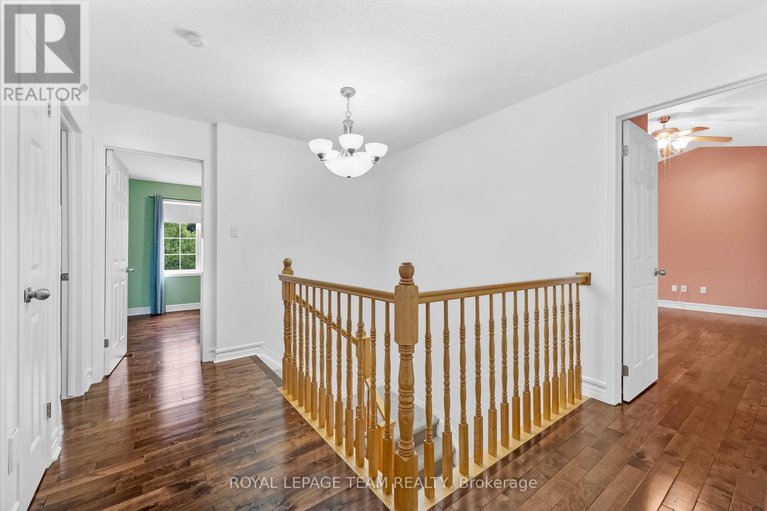 28771341/18-oakham-ridge/morgans-grantsouth-march/ottawa/ontario/K2K3B3_18