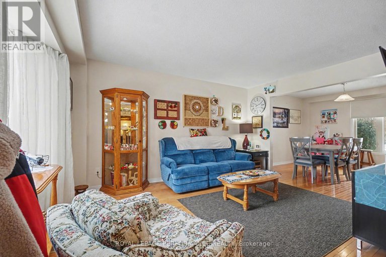 29402069/734-merkley-drive/fallingbrookpineridge/ottawa/ontario/K4A2T8_7