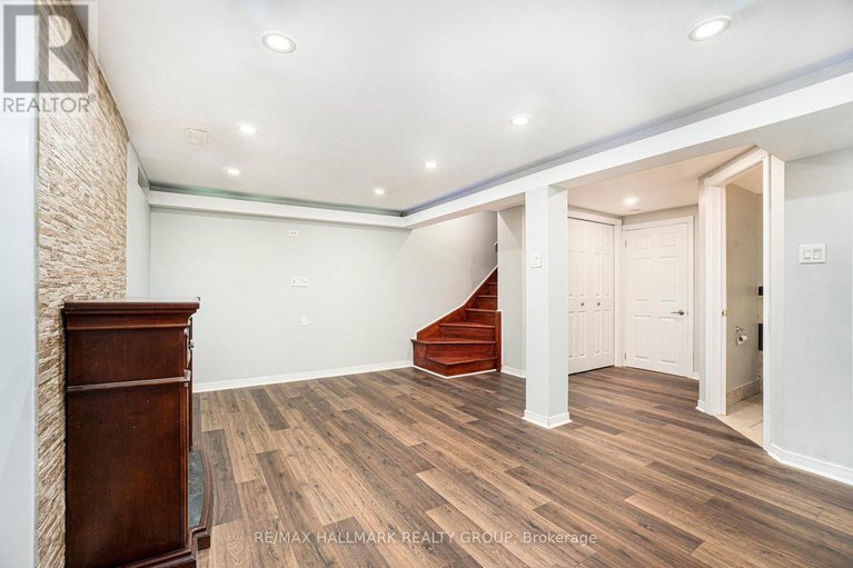 28410250/54-corley-private/heron-gateindustrial-park/ottawa/ontario/K1V8T7_23
