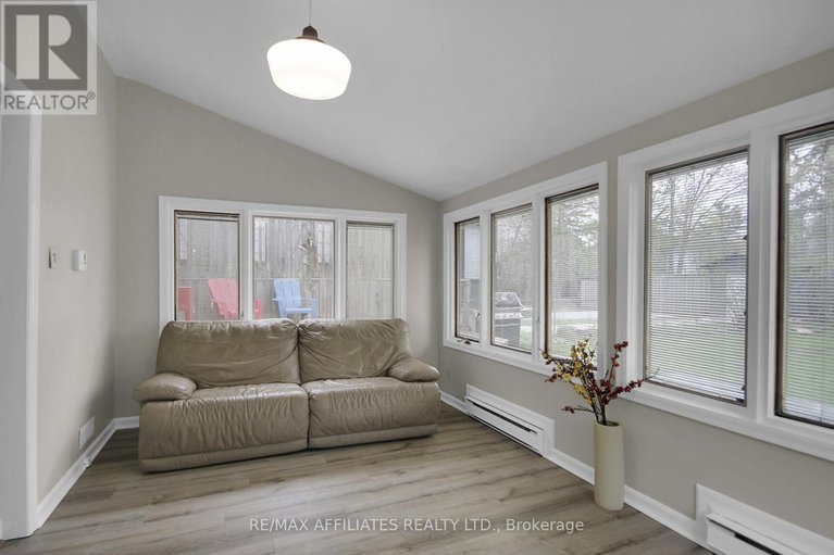 28736699/312-mountbatten-avenue/alta-vistafaircrest-heights/ottawa/ontario/K1H5W3_14