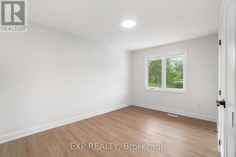 28435442/41-barnes-crescent/leslie-park/ottawa/ontario/K2H7C1_19
