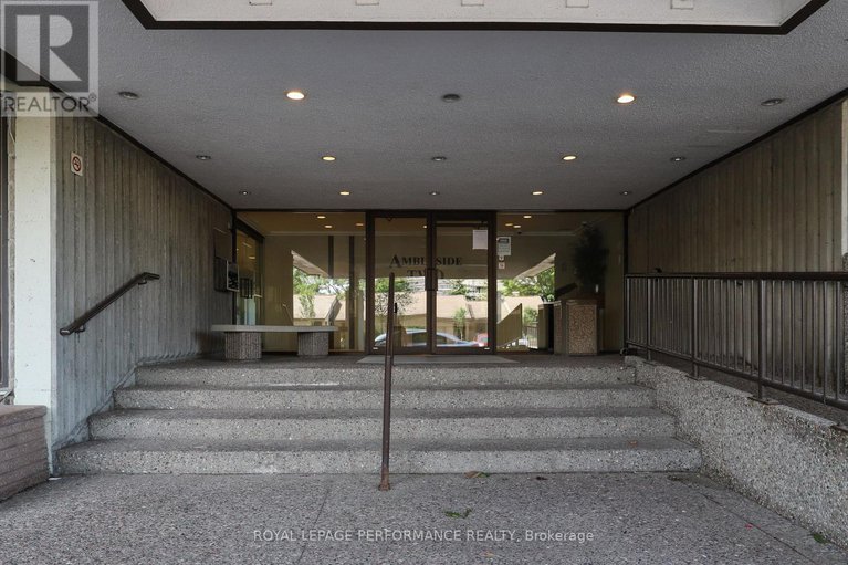 28505384/1002-1171-ambleside-drive/woodroffe/ottawa/ontario/K2B8G6_4