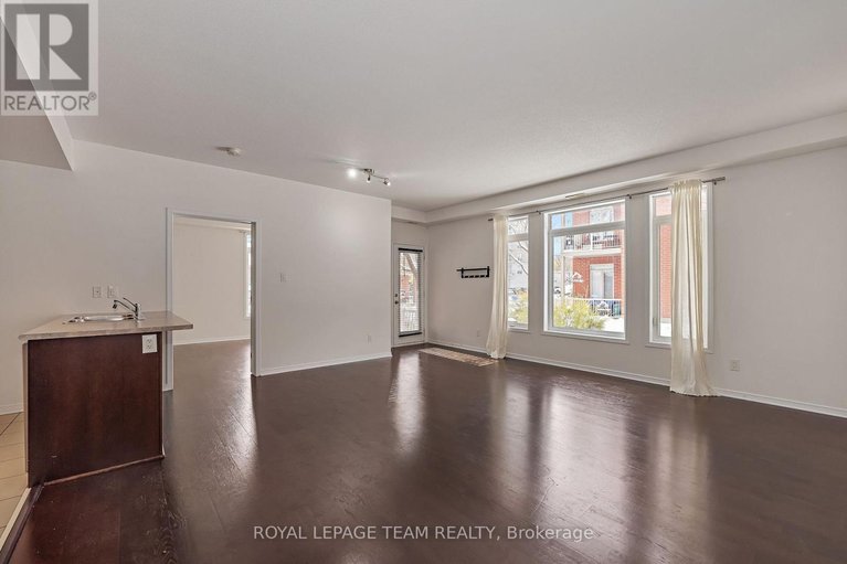 28889910/b-250-meilleur-private/vanier/ottawa/ontario/K1L0A3_6