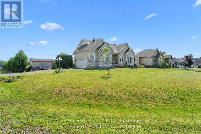 28831999/5607-maklynne-way/vars-village/ottawa/ontario/K0A3H0_1