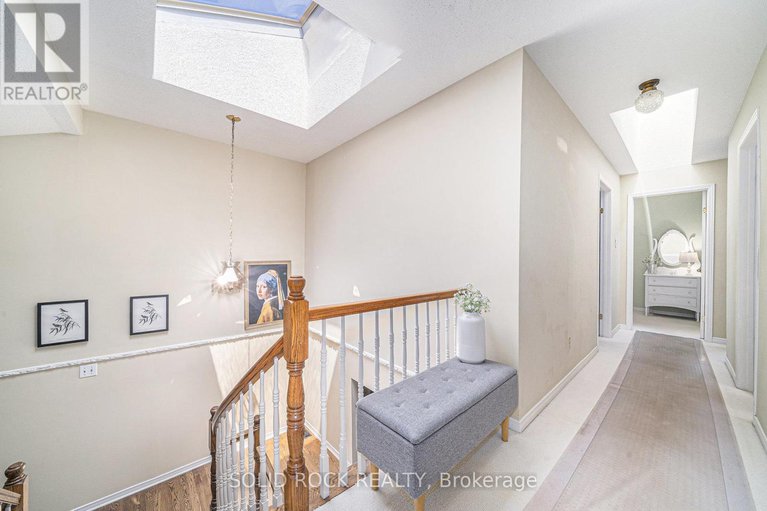 28650656/19-cullen-court/craig-henrywoodvale/ottawa/ontario/K2G4Z2_14