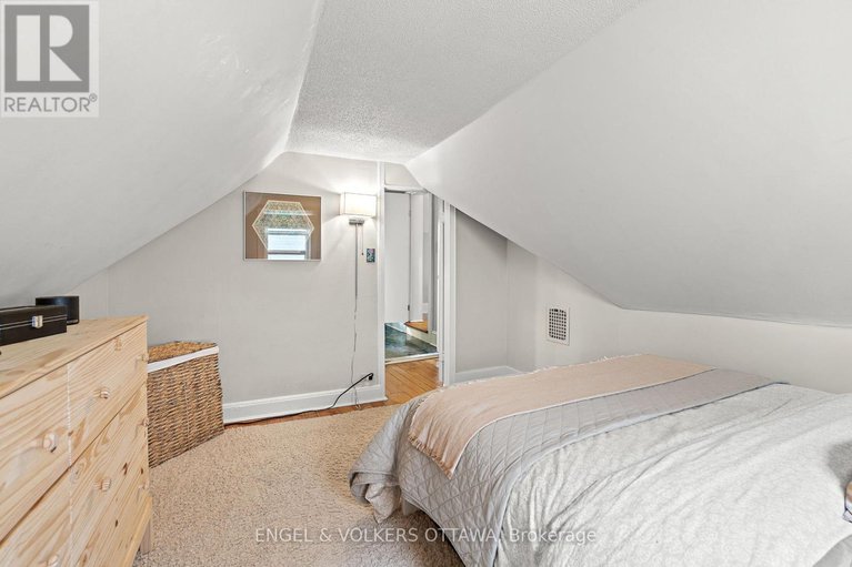 28288028/674-melbourne-avenue/laurentianview/ottawa/ontario/K2A1X5_29