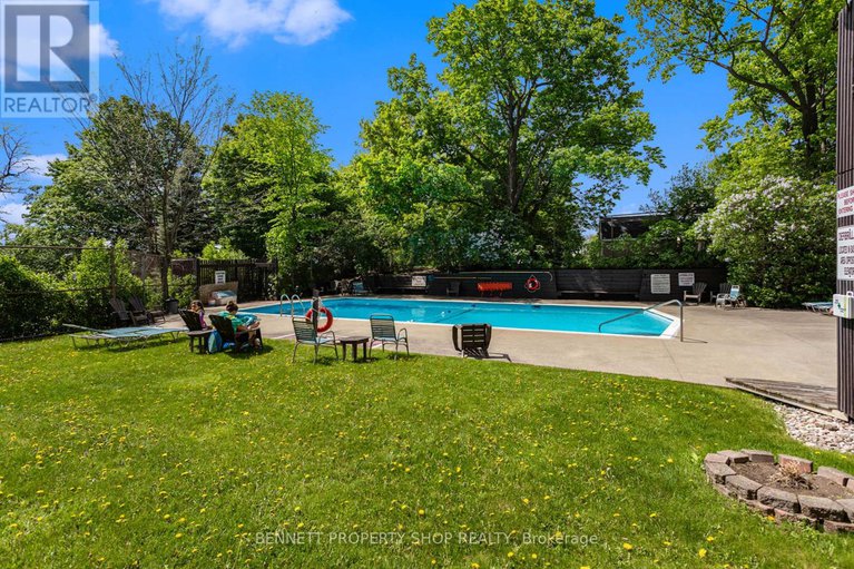 28386372/312-20-chesterton-drive/borden-farmstewart-farmcarleton-heightsparkwood-hills/ottawa/ontario/K2E6Z7_22