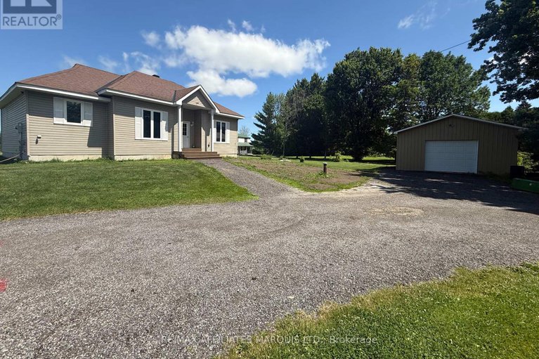 28562829/19249-county-2-road/south-glengarry-charlottenburgh-twp/south-glengarry/ontario/K0C2E0_3