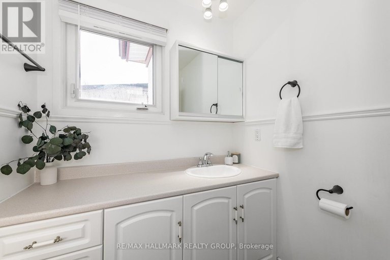 29585556/20-mulvagh-avenue/borden-farmstewart-farmcarleton-heightsparkwood-hills/ottawa/ontario/K2E6M6_23