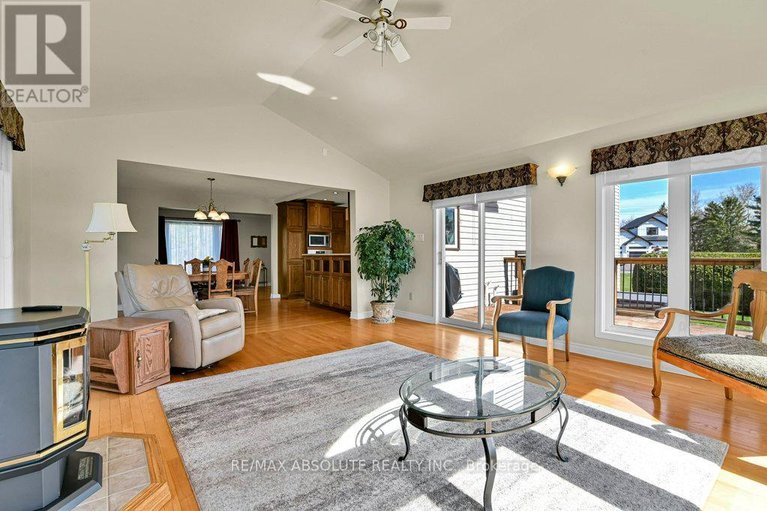 29665092/535-gascon-street/village-of-russell/russell/ontario/K4R1C6_13