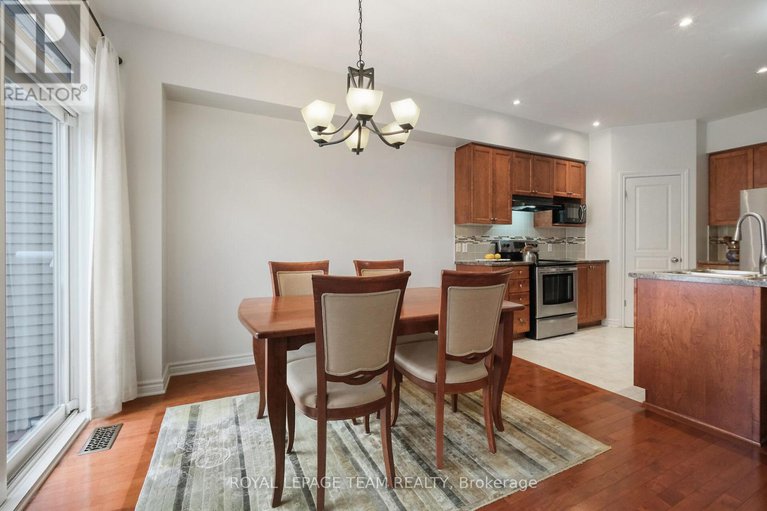 29255822/211-butterfly-walk/mer-bleuebradley-estatesanderson-park/ottawa/ontario/K1W0G6_15