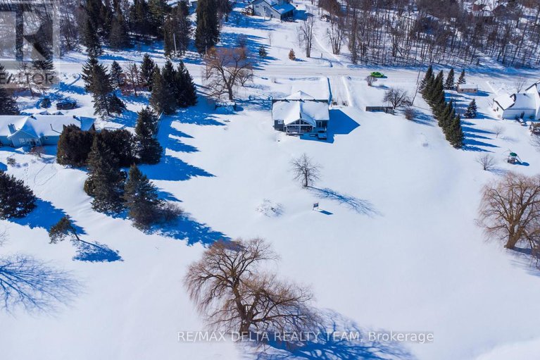 29366058/4645-mcneely-rd-road/sarsfieldbearbrook/ottawa/ontario/K4B1J1_33