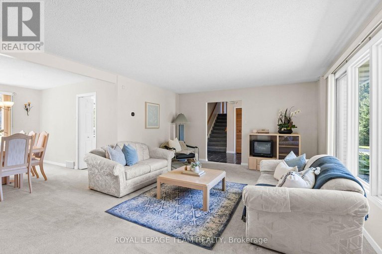 28889906/1640-century-road-e/manotick-south-to-roger-stevens/ottawa/ontario/K0A2E0_8