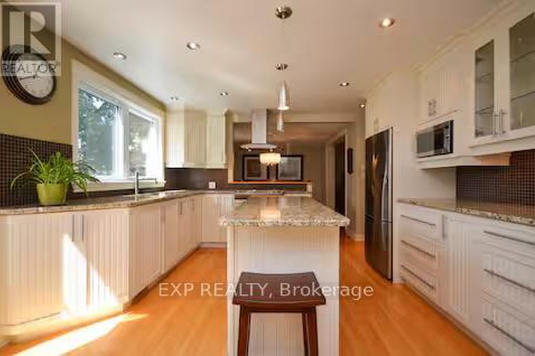 29266483/2389-ogilvie-road-e/beacon-hill-north/ottawa/ontario/K1J7N4_14