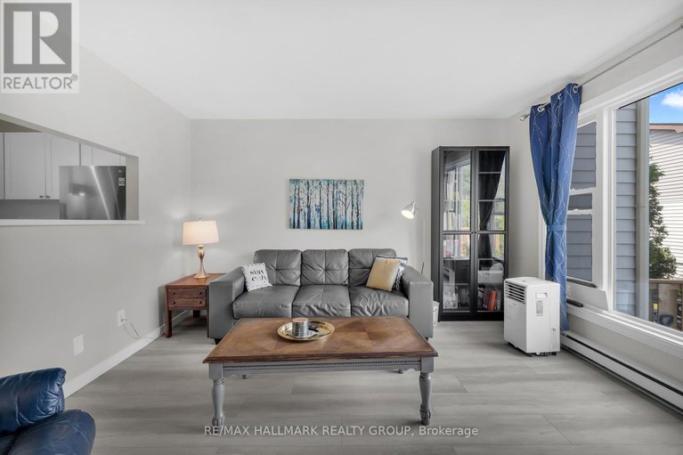 28720847/c-19-banner-road/sheahan-estatestrend-village/ottawa/ontario/K2H8T3_8