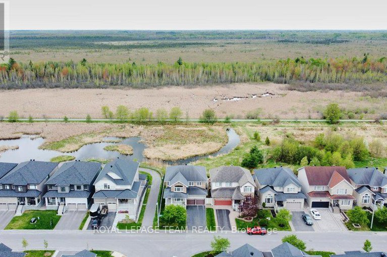 28330795/130-winterhaven-drive/mer-bleuebradley-estatesanderson-park/ottawa/ontario/K1W0H4_45