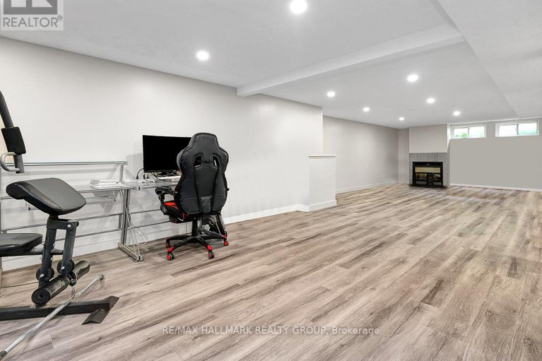 28460164/31-hilliard-avenue/city-viewskylinefisher-heightsparkwood-hills/ottawa/ontario/K2E6B9_32