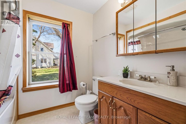 29672745/12106-lakeshore-drive/south-dundas-williamsburgh-twp/south-dundas/ontario/K0C1X0_19