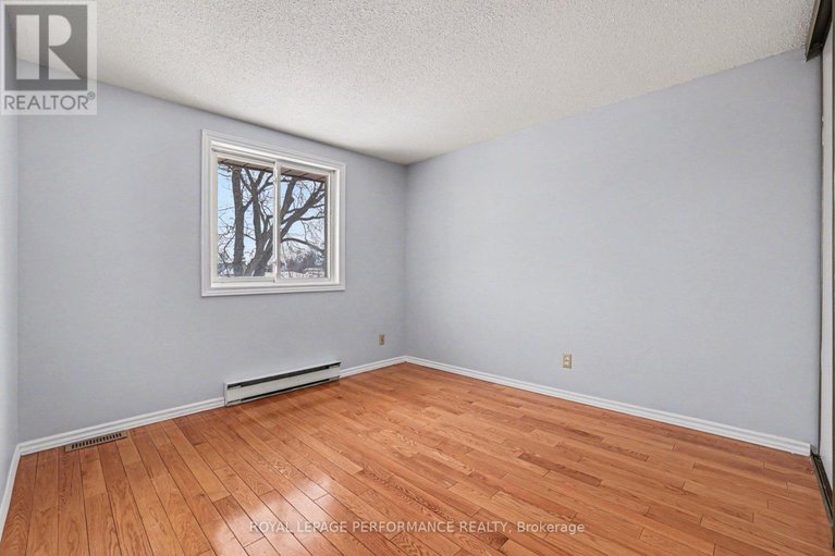 29688015/1367-cedarcroft-crescent/pineview/ottawa/ontario/K1B5G8_21