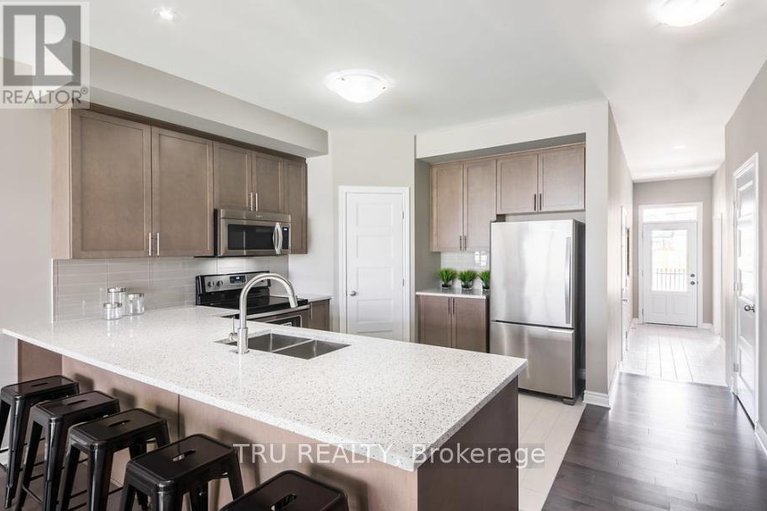 29298216/38-billings-avenue-w/iroquois/south-dundas/ontario/K0E1K0_8