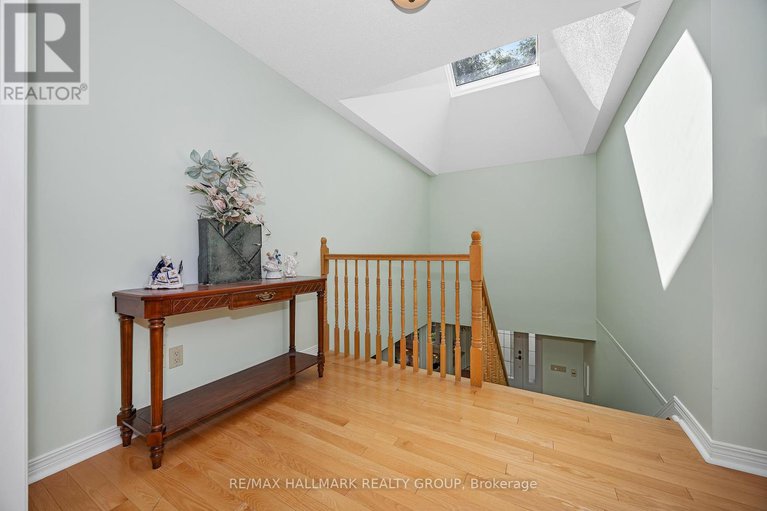 28845636/1725-autumn-ridge-drive/chapel-hill/ottawa/ontario/K1C6Z1_24