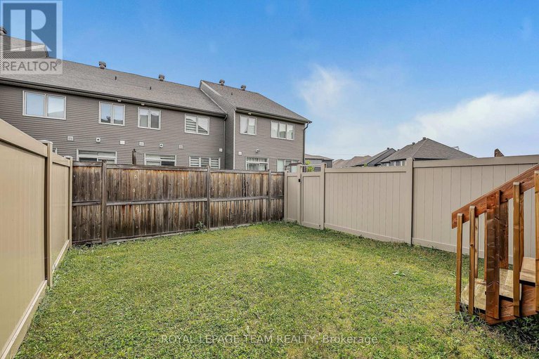 28564716/526-edenwylde-drive/remainder-of-stittsville-area/ottawa/ontario/K2S2K4_45