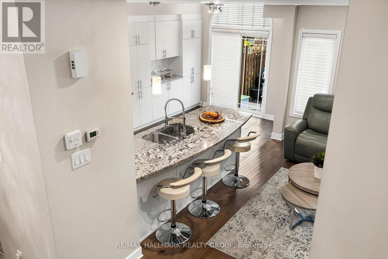 29150992/311-travis-street/mer-bleuebradley-estatesanderson-park/ottawa/ontario/K1W0E5_12