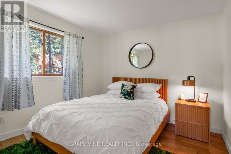 28643914/6486-woodland-place/manotick-south-to-roger-stevens/ottawa/ontario/K4M1B3_12