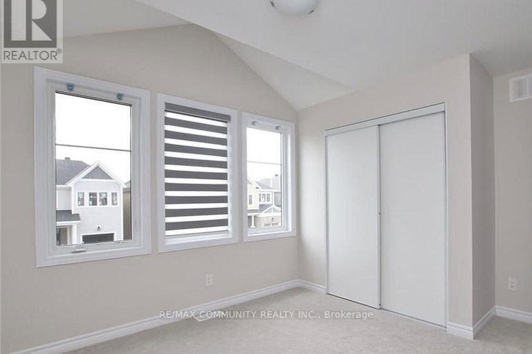 29105852/32-pacing-walk/goulbourn-twp-from-franktown-rdsouth-to-rideau/ottawa/ontario/K0A2Z0_13