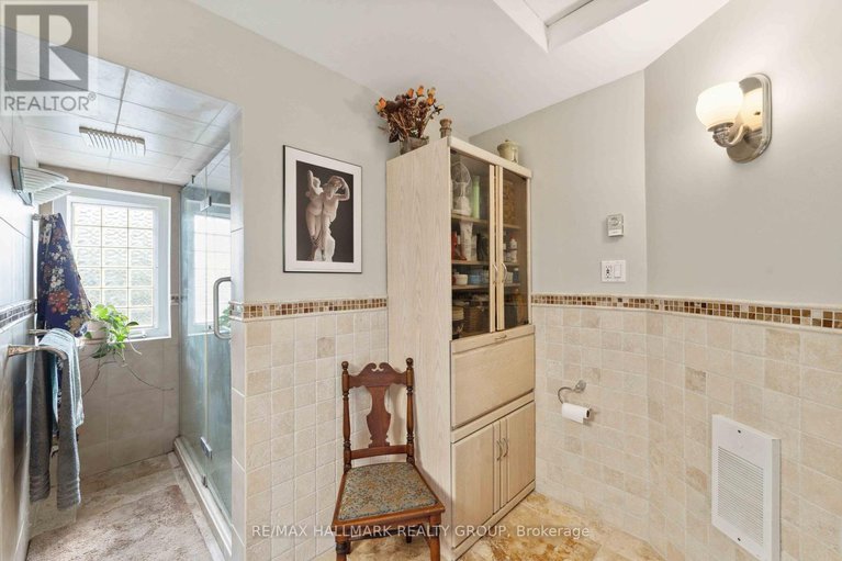 28534740/431-blake-boulevard/vanier/ottawa/ontario/K1K1A9_27