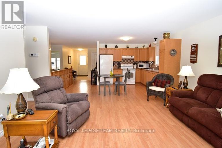 29135893/5516-meadowbrook-drive/iroquois/south-dundas/ontario/K0E1K0_10