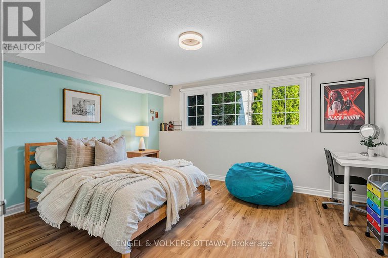 28842366/1800-devlin-crescent/playfair-park/ottawa/ontario/K1H5T6_25
