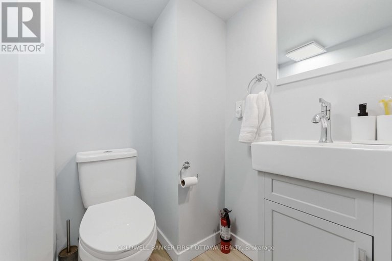 29677913/260-keyworth-avenue/ottawa-westtunneys-pasture/ottawa/ontario/K1Y0G1_20