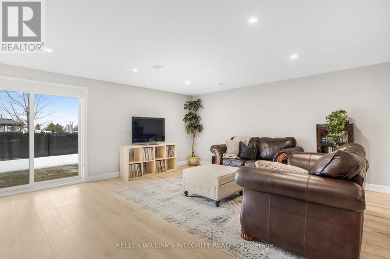 28395341/627-ruby-street/town-of-rockland/clarence-rockland/ontario/K4K0H3_29