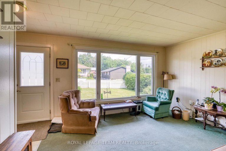 28469840/329-wylie-street/almonte/mississippi-mills/ontario/K0A1A0_21
