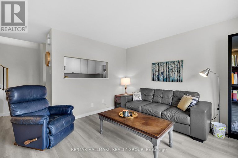 28720847/c-19-banner-road/sheahan-estatestrend-village/ottawa/ontario/K2H8T3_9