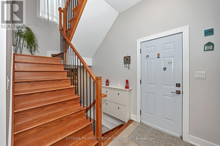 28399504/1355-mory-street/emerald-woodssawmill-creek/ottawa/ontario/K1T1C8_18