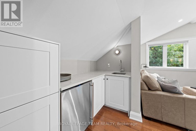 28865171/1560-maley-lane/rural-kanata-central/ottawa/ontario/K2W1C2_36
