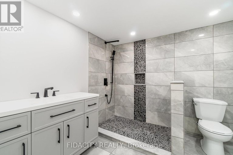 28939725/508-bulat-court/stittsville-north/ottawa/ontario/K2S0X6_25