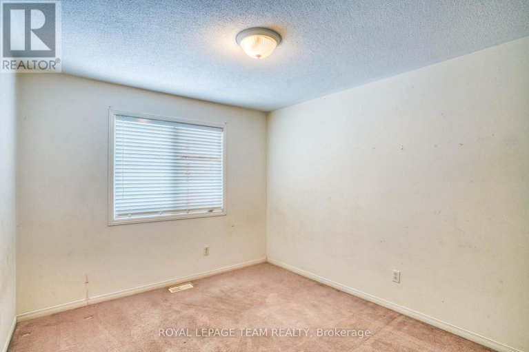 29282825/7-chantilly-gate/stittsville-north/ottawa/ontario/K2S2B2_17