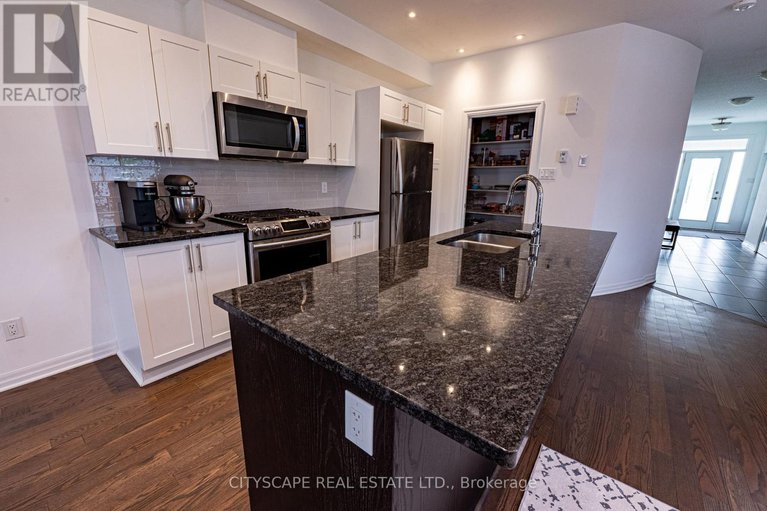 28681279/174-joshua-street/mer-bleuebradley-estatesanderson-park/ottawa/ontario/K1W0A3_19