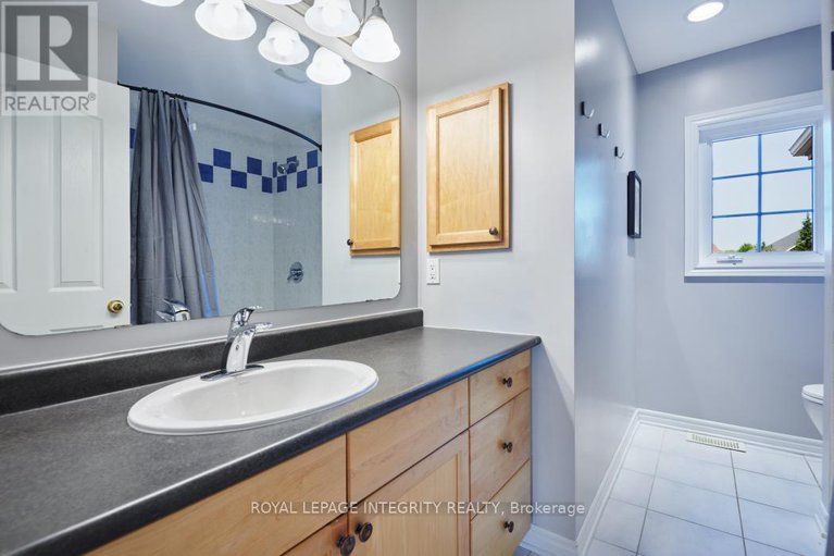 28624550/11-honeywood-court/riverside-southgloucester-glen/ottawa/ontario/K1V1Y4_24