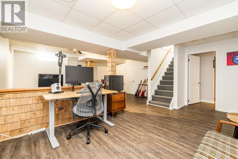 28842718/343-fullerton-avenue/overbrookcastle-heights/ottawa/ontario/K1K1K2_34