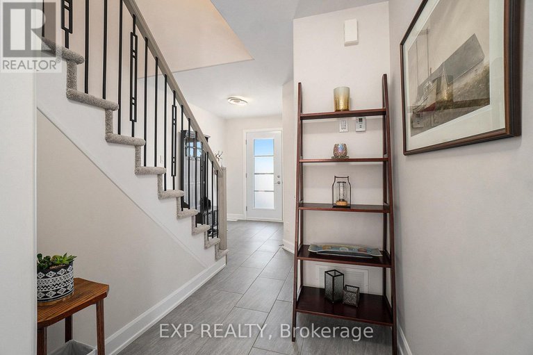 29335392/704-azure-street/village-of-russell/russell/ontario/K4R1E5_3