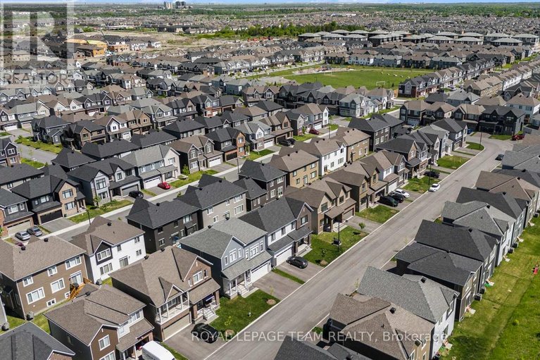 29462511/389-appalachian-circle/half-moon-bay/ottawa/ontario/K2J6X3_32