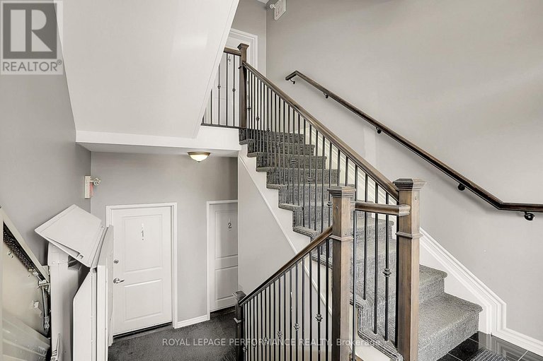 29456626/2-40-prestige-circle/chatelaine-village/ottawa/ontario/K4A0W9_2