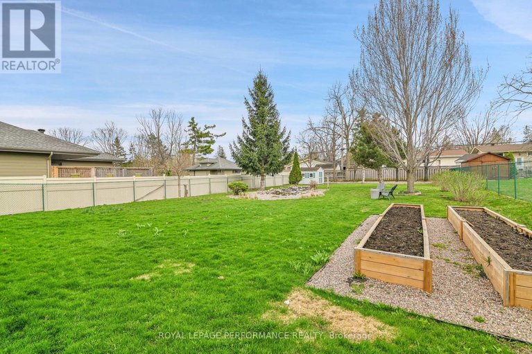 28237794/328-pleasant-park-road/alta-vistafaircrest-heights/ottawa/ontario/K1H5M8_26